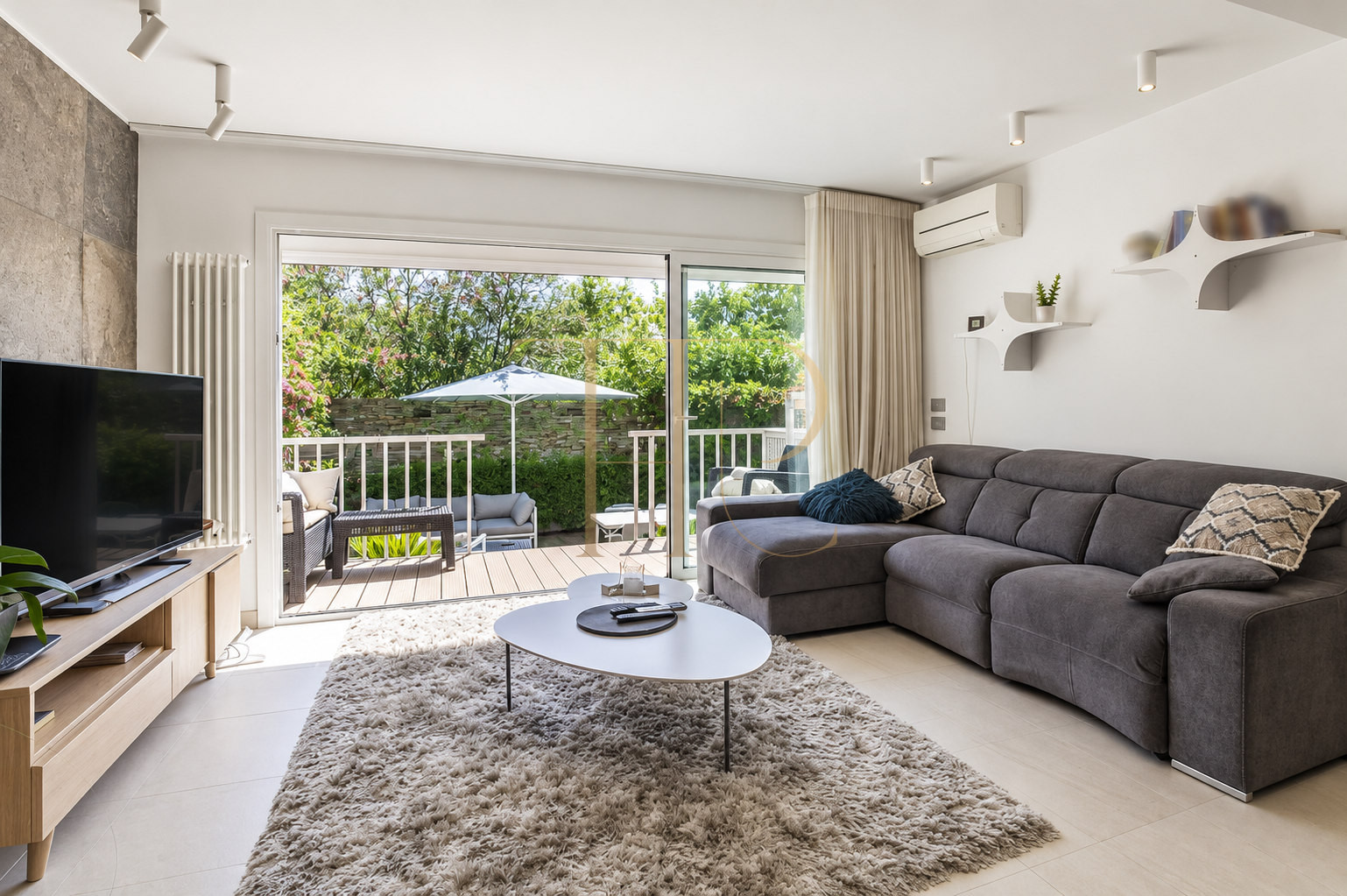 Renovated seafront townhouse in Castelldefels