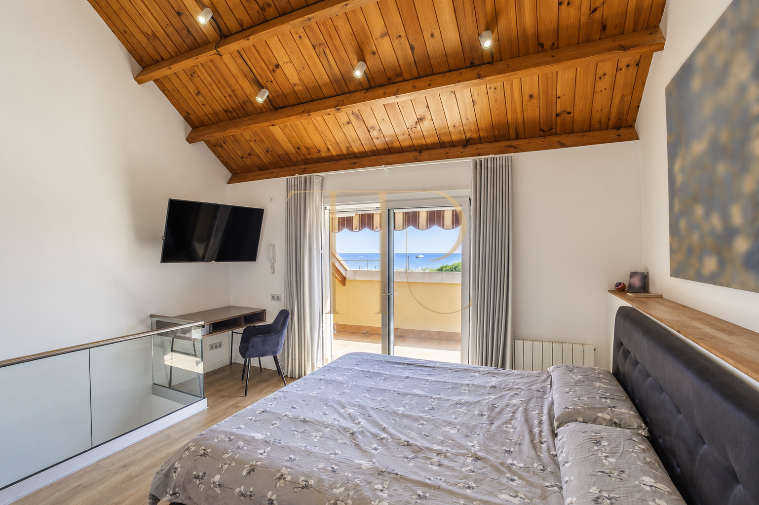 Renovated seafront townhouse in Castelldefels