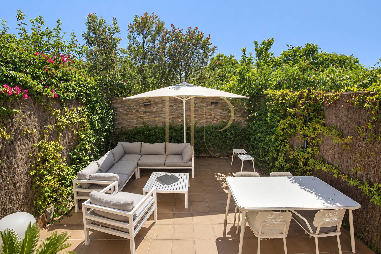 Renovated seafront townhouse in Castelldefels