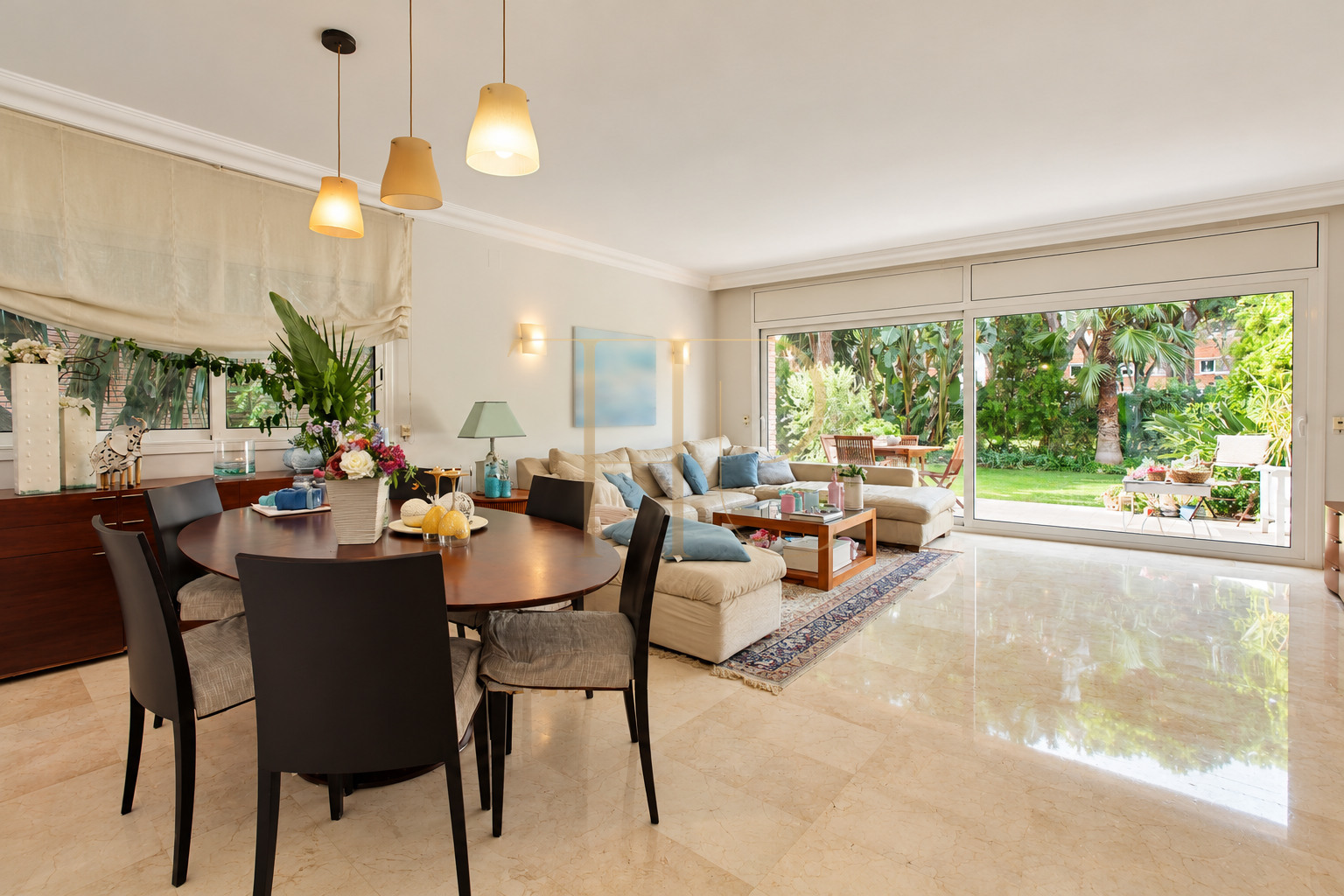 Corner townhouse with garden in Gavà Mar — sold