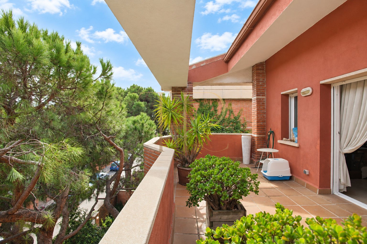 Corner townhouse with garden in Gavà Mar — sold