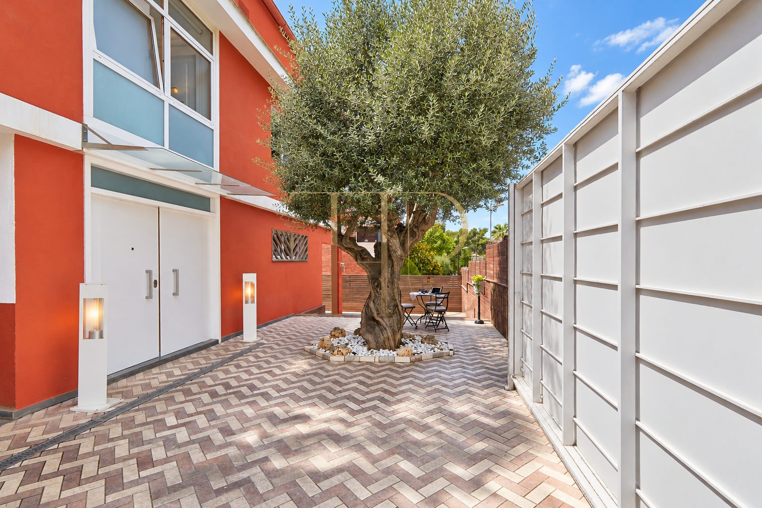 House for sale in Montemar with pool and lift