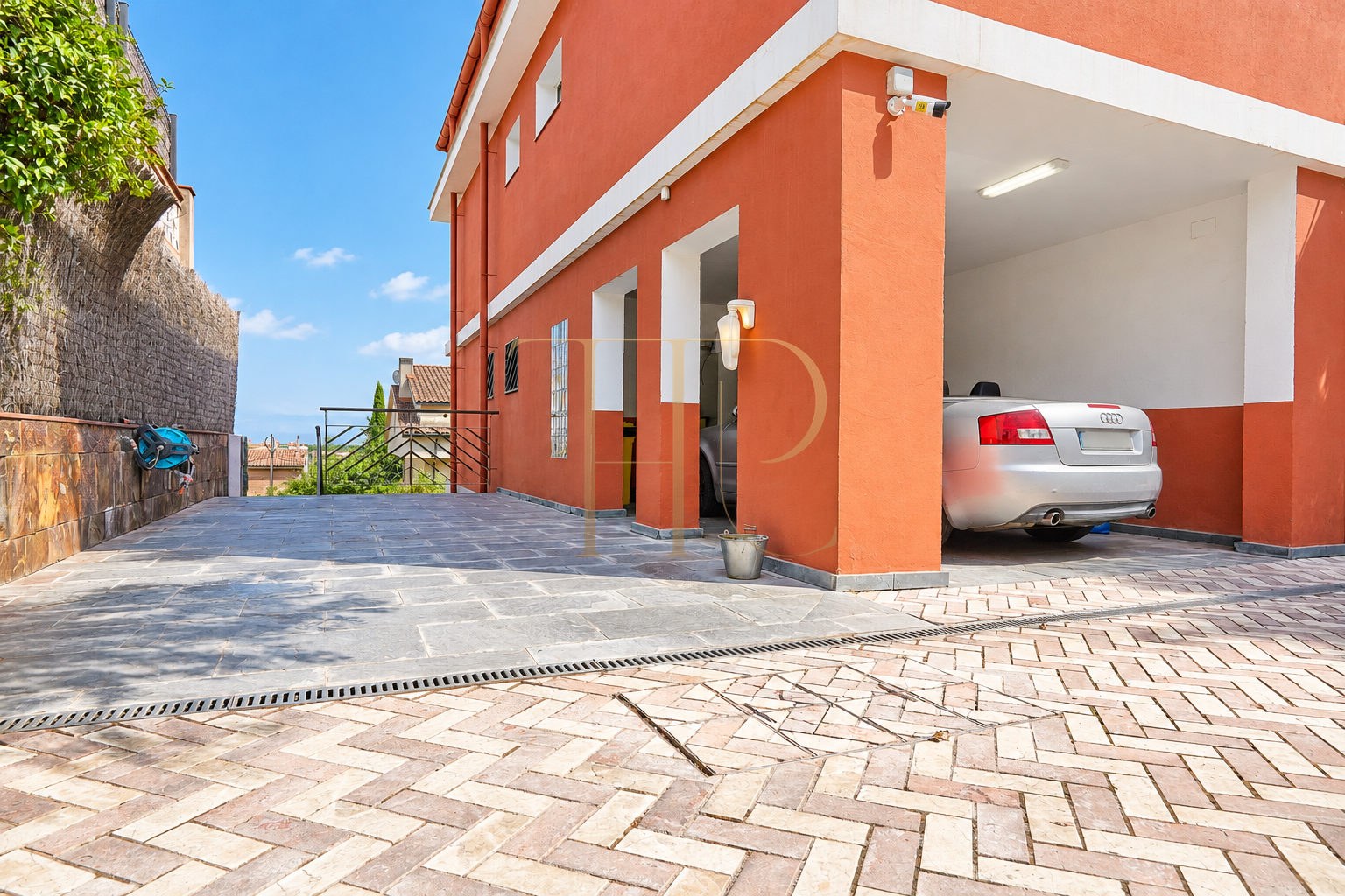 House for sale in Montemar with pool and lift