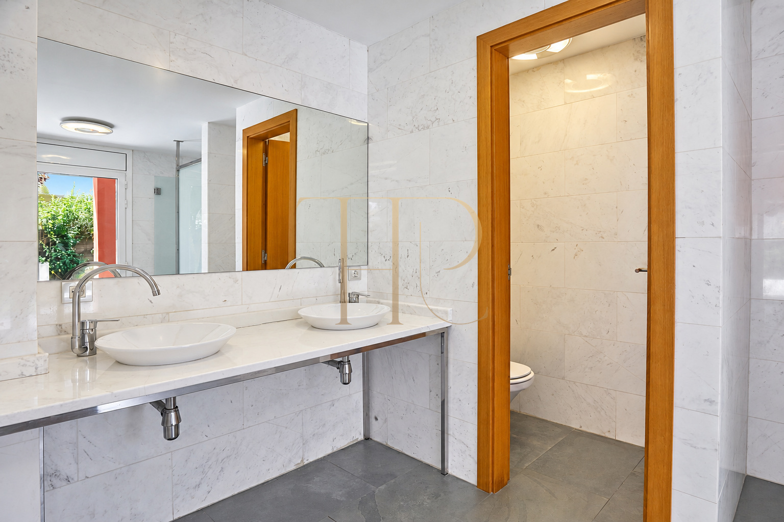 House for sale in Montemar with pool and lift