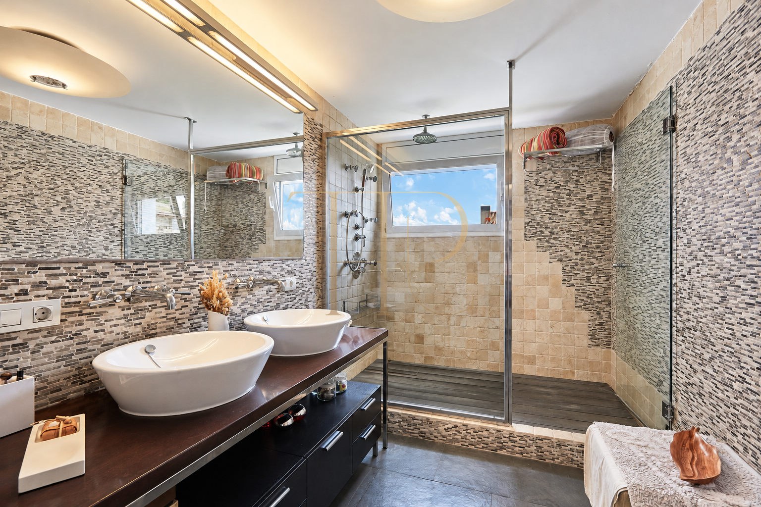 House for sale in Montemar with pool and lift
