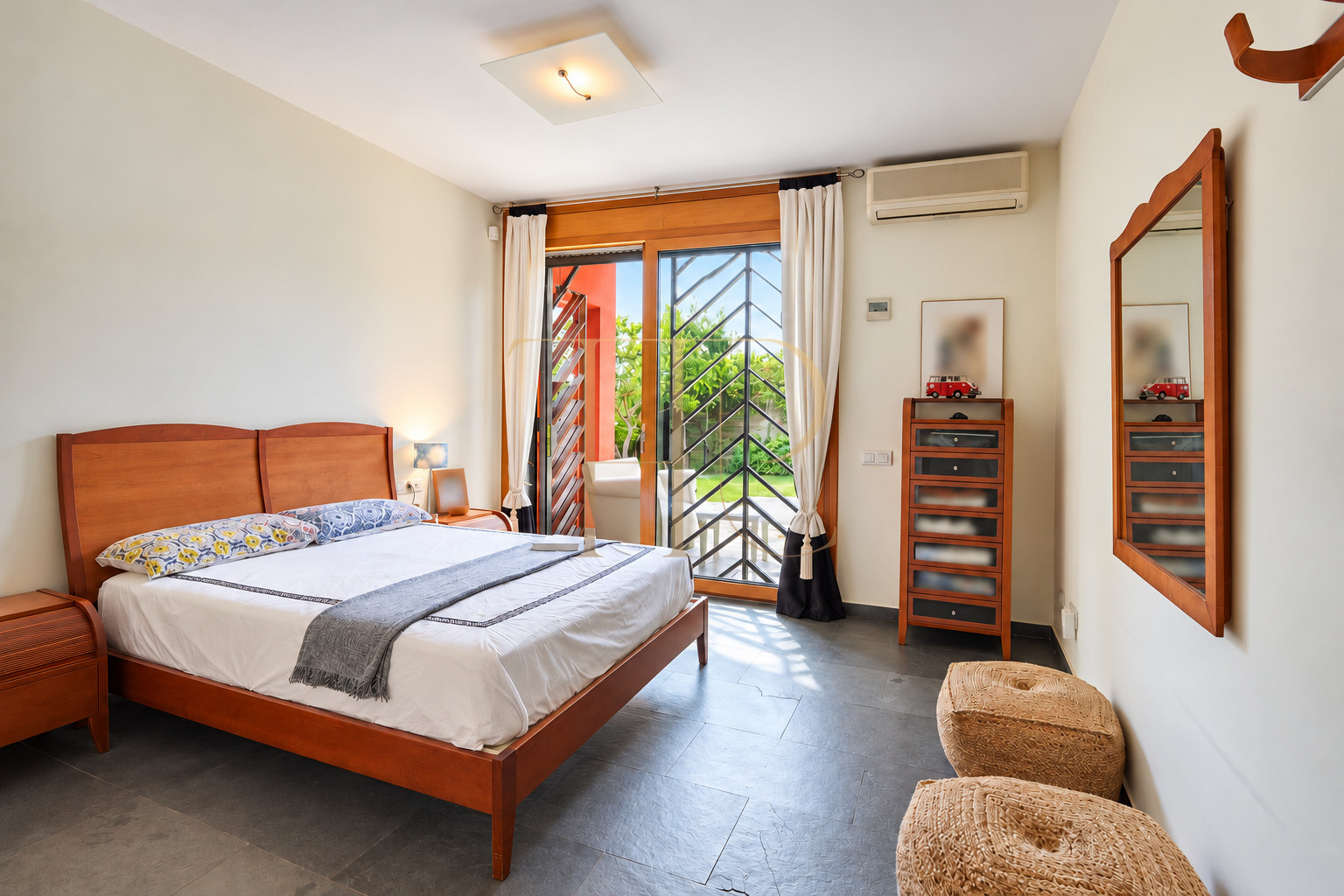 House for sale in Montemar with pool and lift