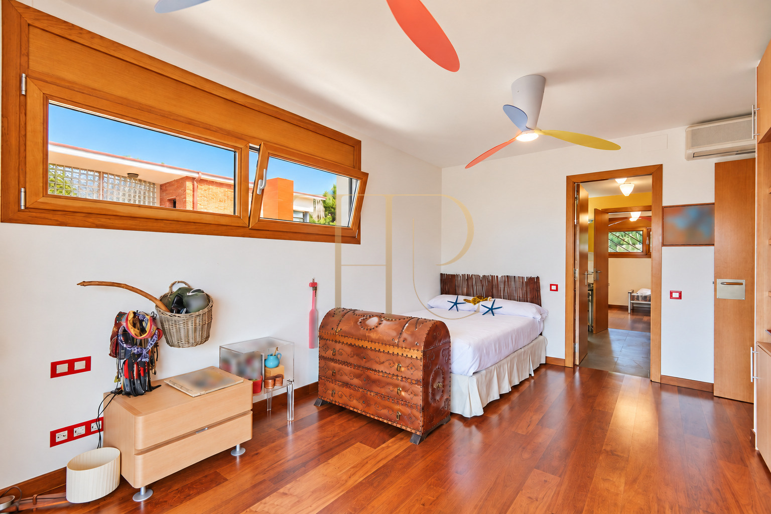 House for sale in Montemar with pool and lift