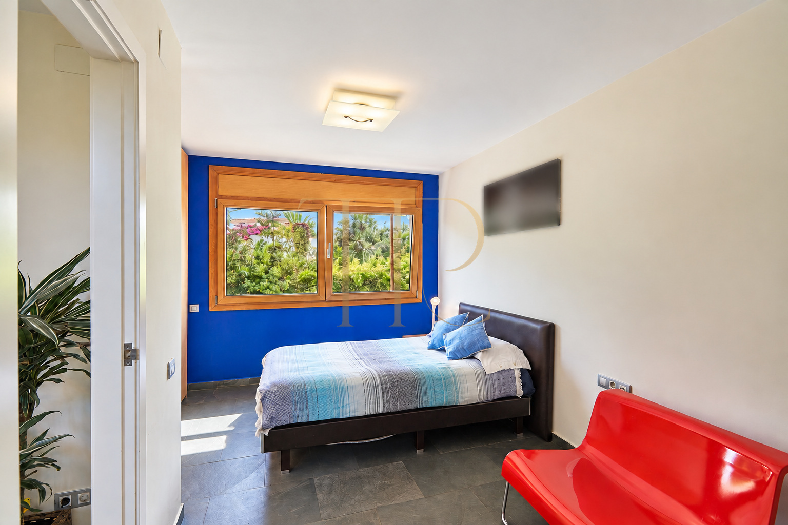House for sale in Montemar with pool and lift