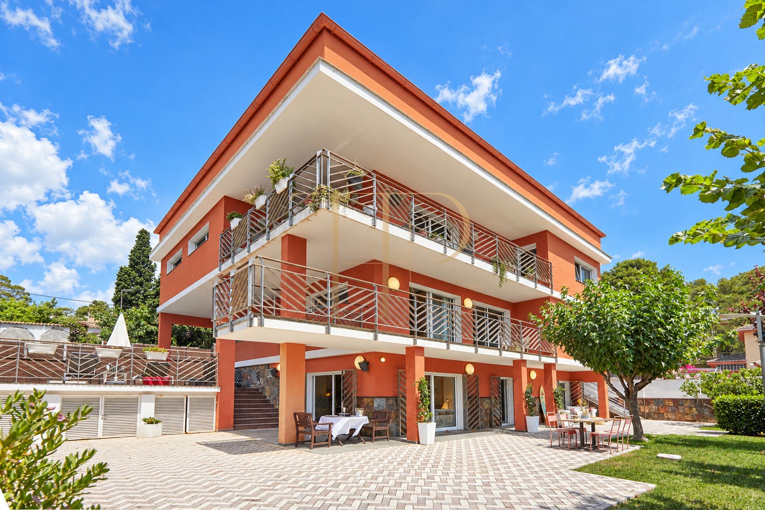 House for sale in Montemar with pool and lift