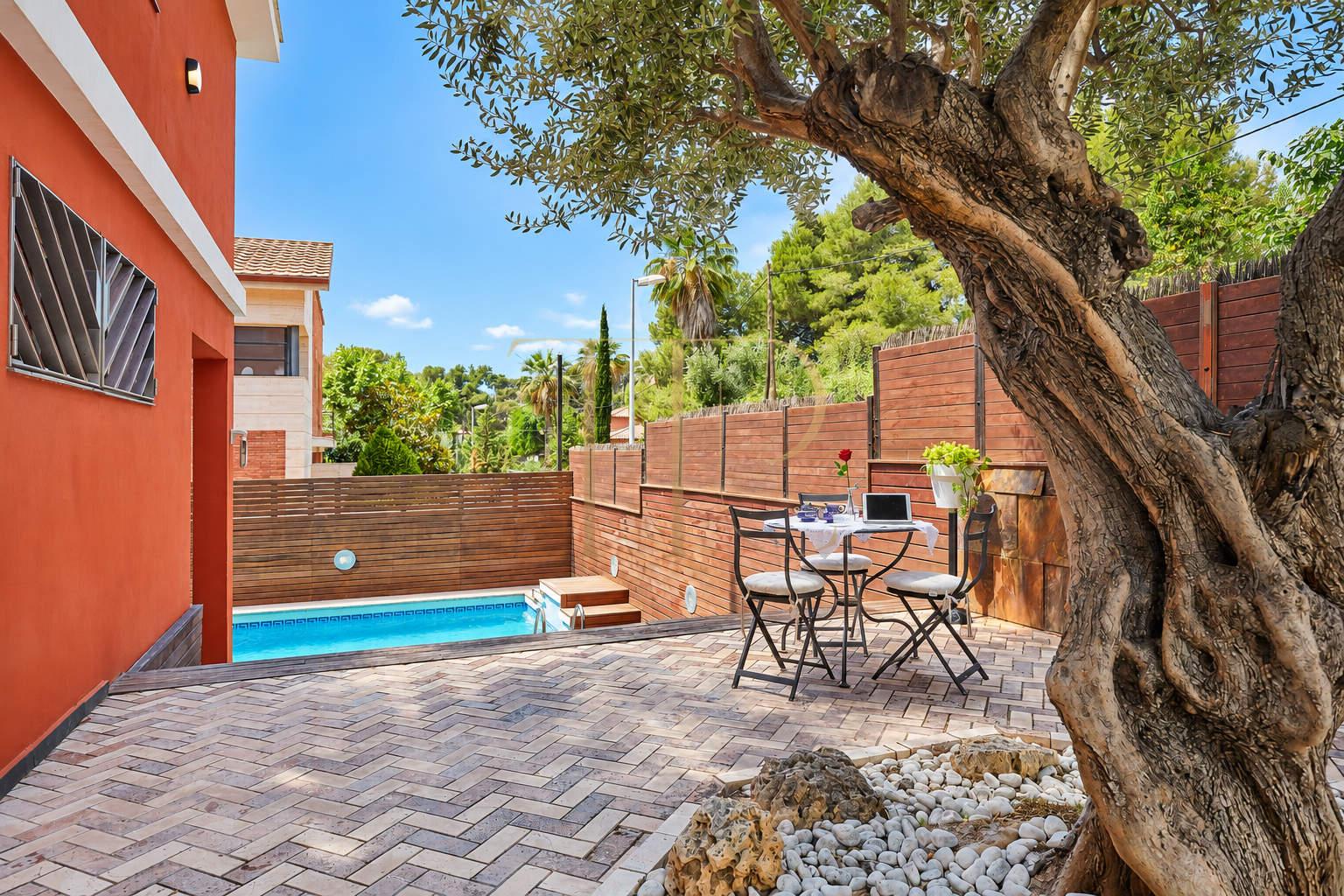 House for sale in Montemar with pool and lift