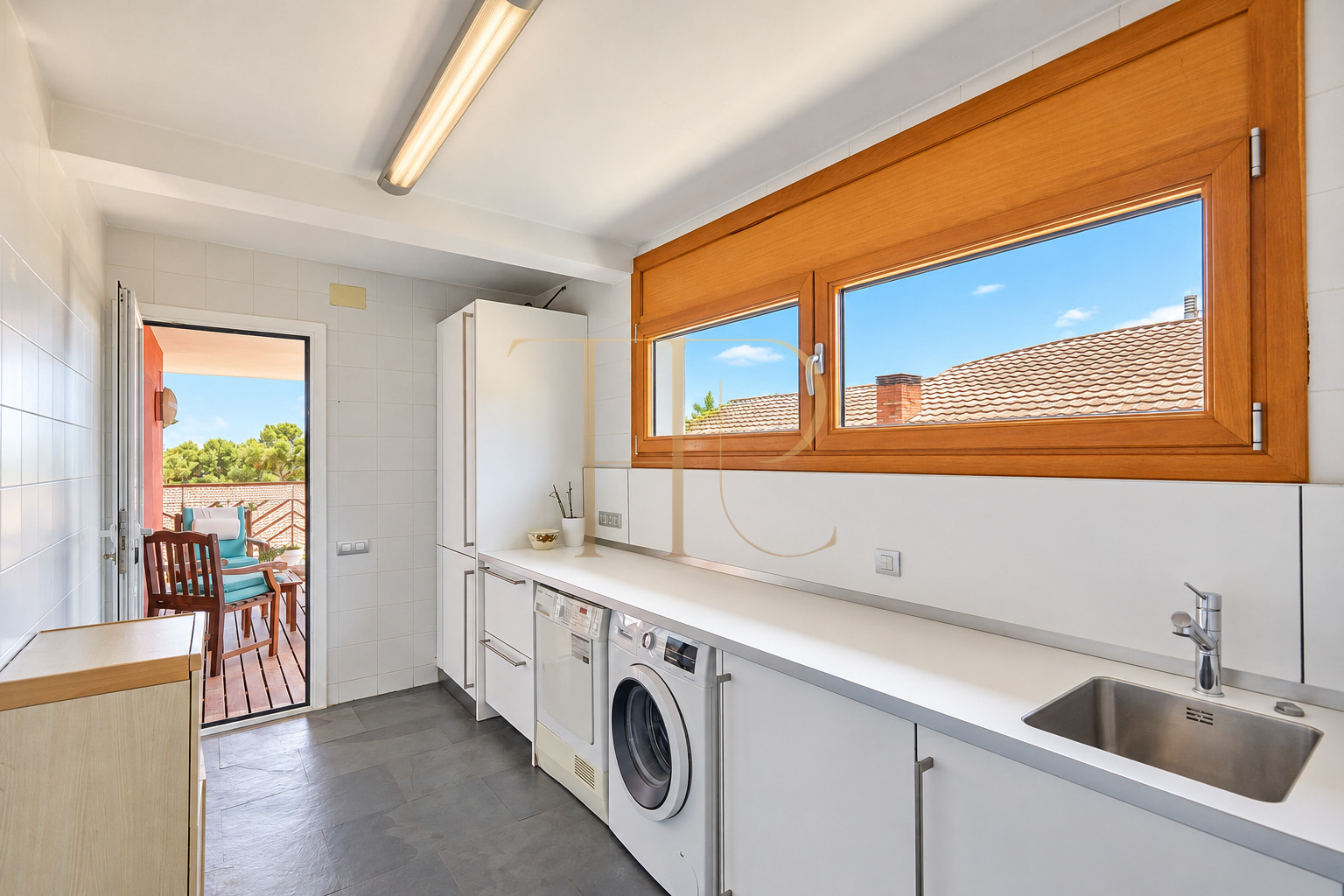 House for sale in Montemar with pool and lift