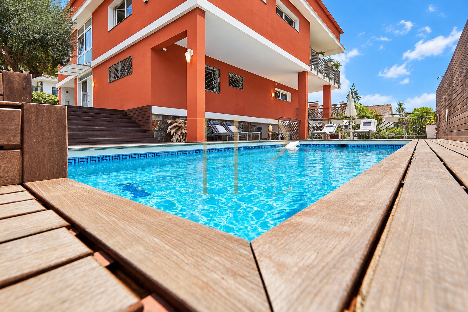 House for sale in Montemar with pool and lift