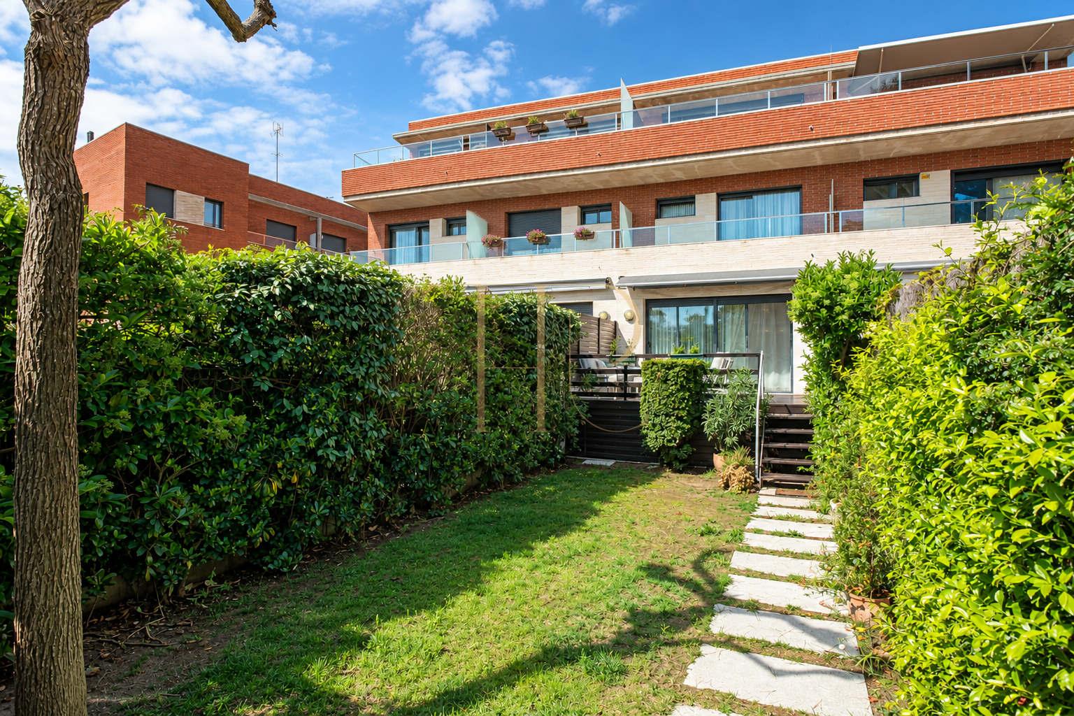 Let townhouse with garden in Castelldefels