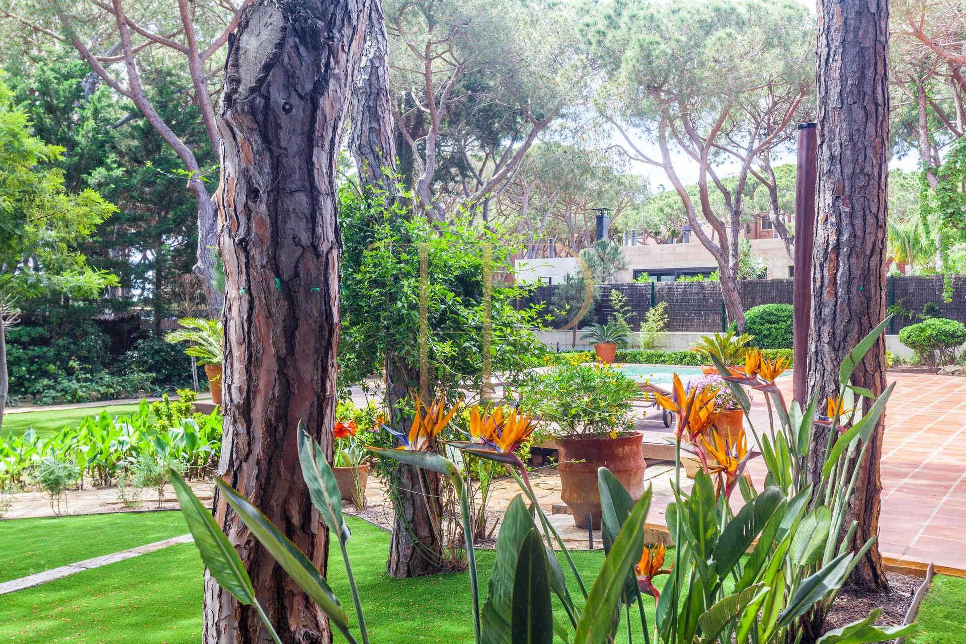 House with a garden and pool near the beach in Gavà Mar