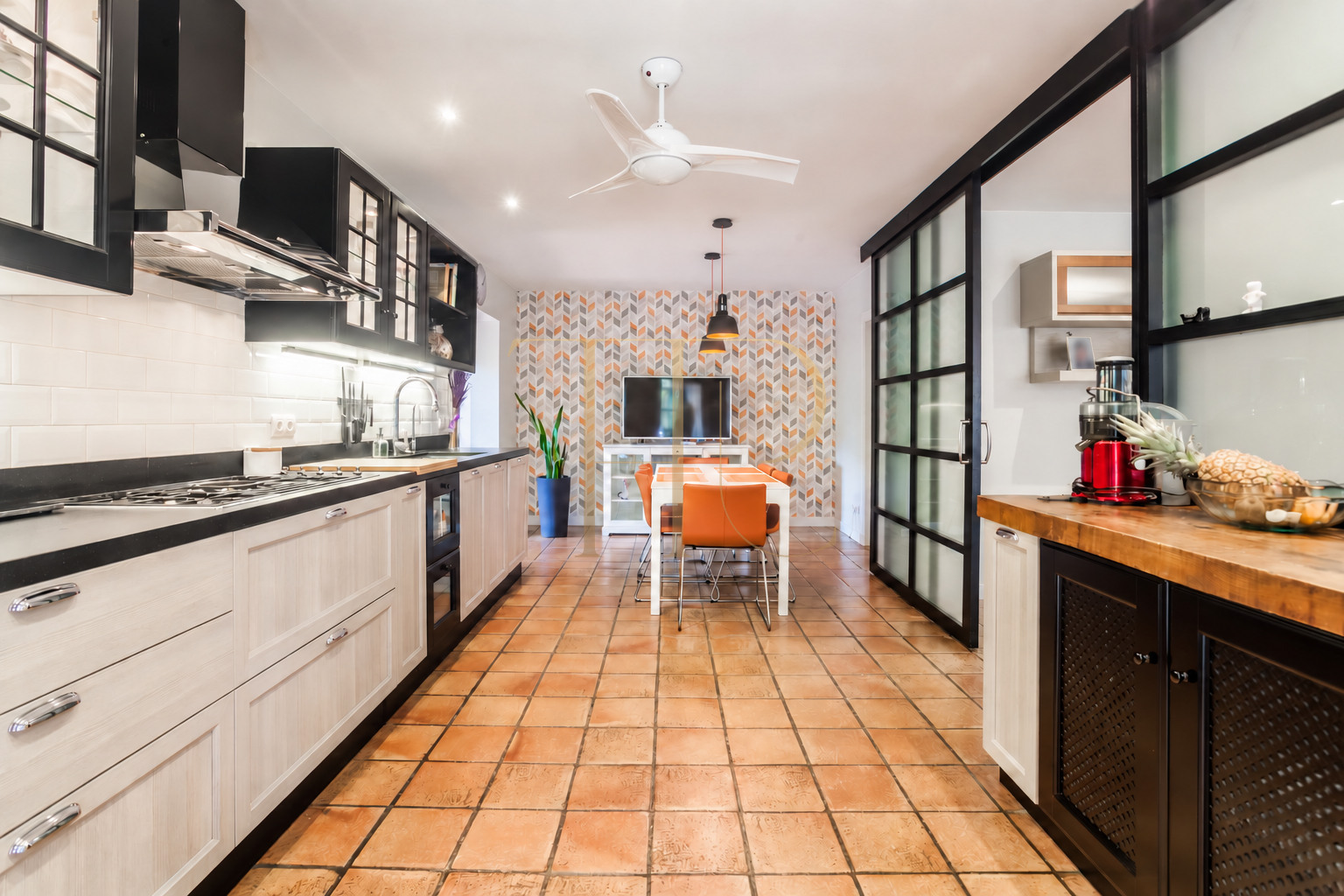 House with a garden and pool near the beach in Gavà Mar