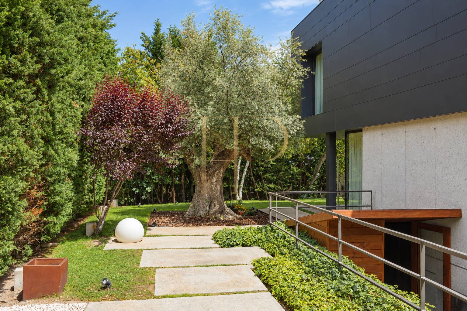 House with pool and garden in Esplugues de Llobregat