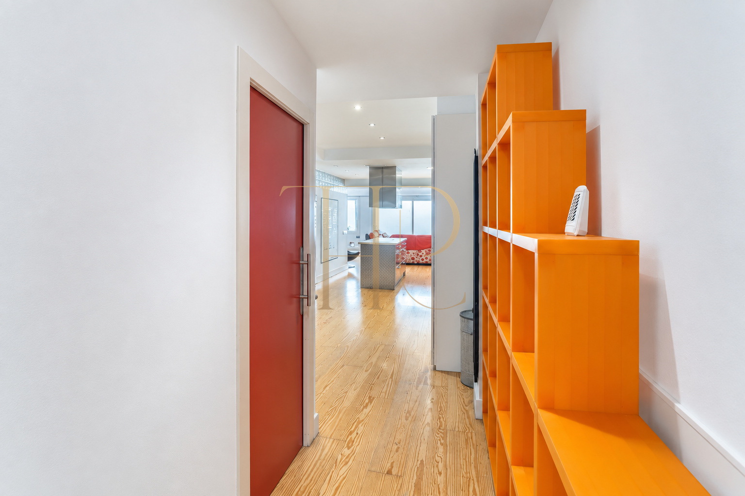 Apartment with private terrace for sale in Enric Granados, Barcelona