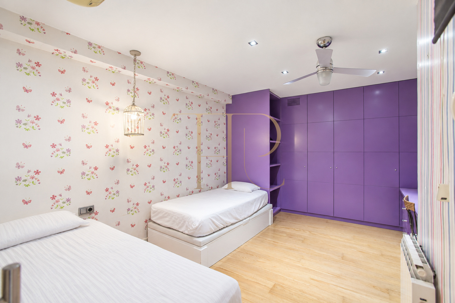 Apartment with private terrace for sale in Enric Granados, Barcelona