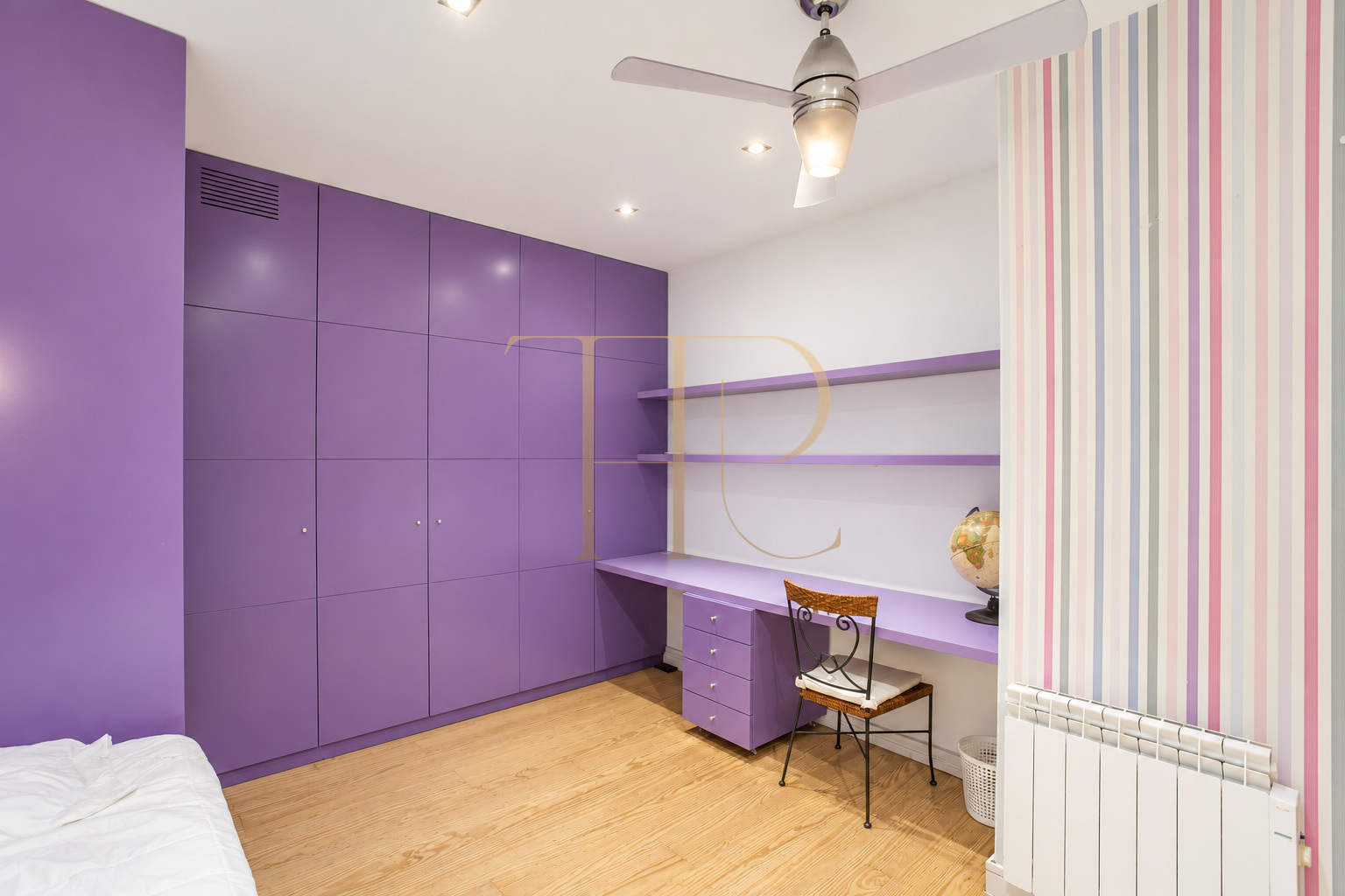 Apartment with private terrace for sale in Enric Granados, Barcelona