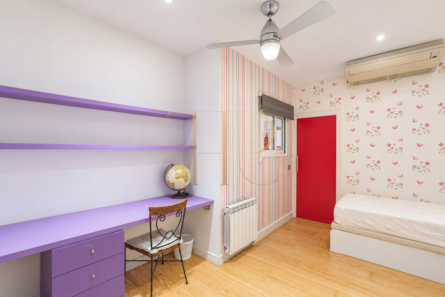 Apartment with private terrace for sale in Enric Granados, Barcelona