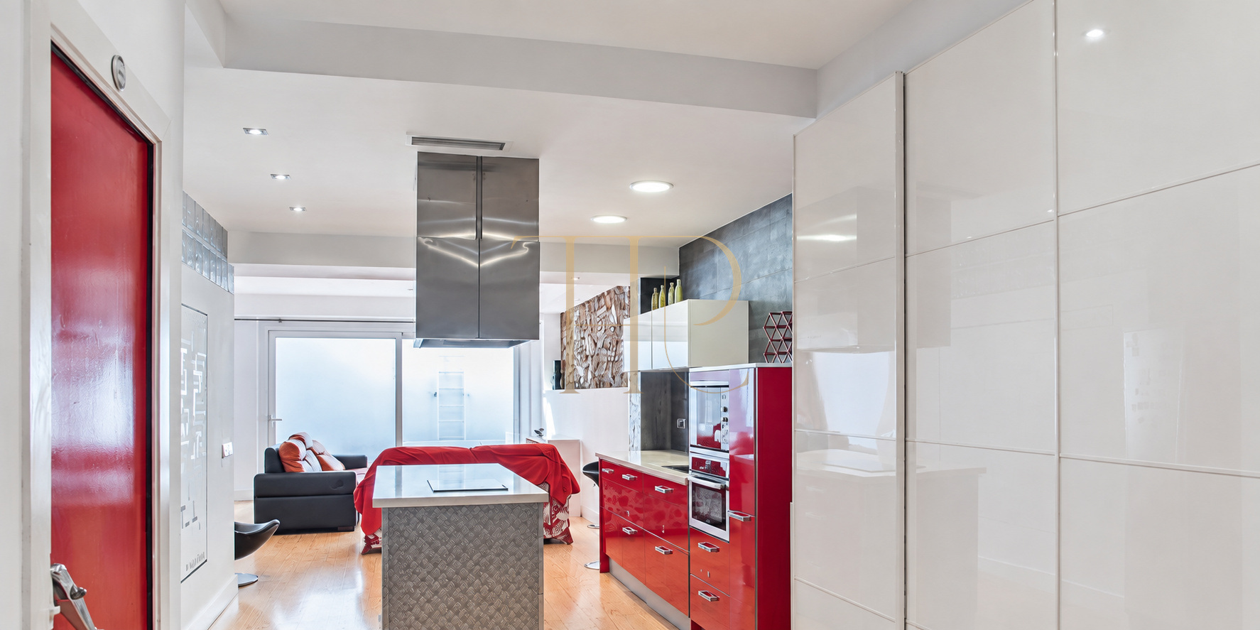 Apartment with private terrace for sale in Enric Granados, Barcelona