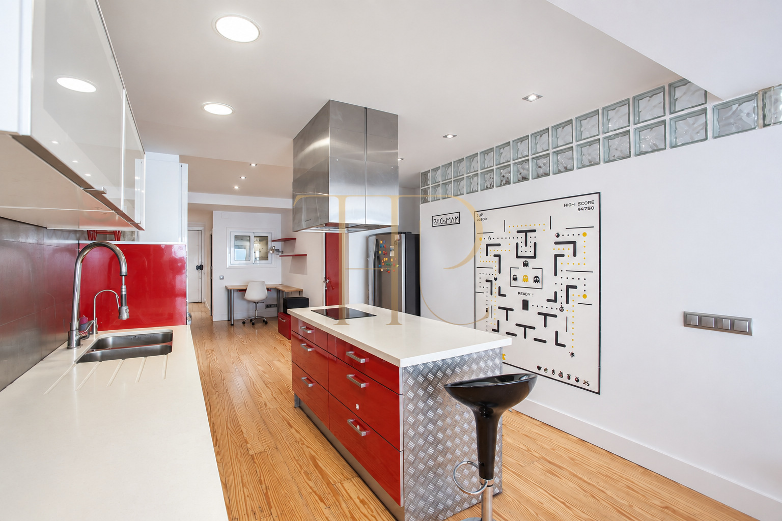 Apartment with private terrace for sale in Enric Granados, Barcelona