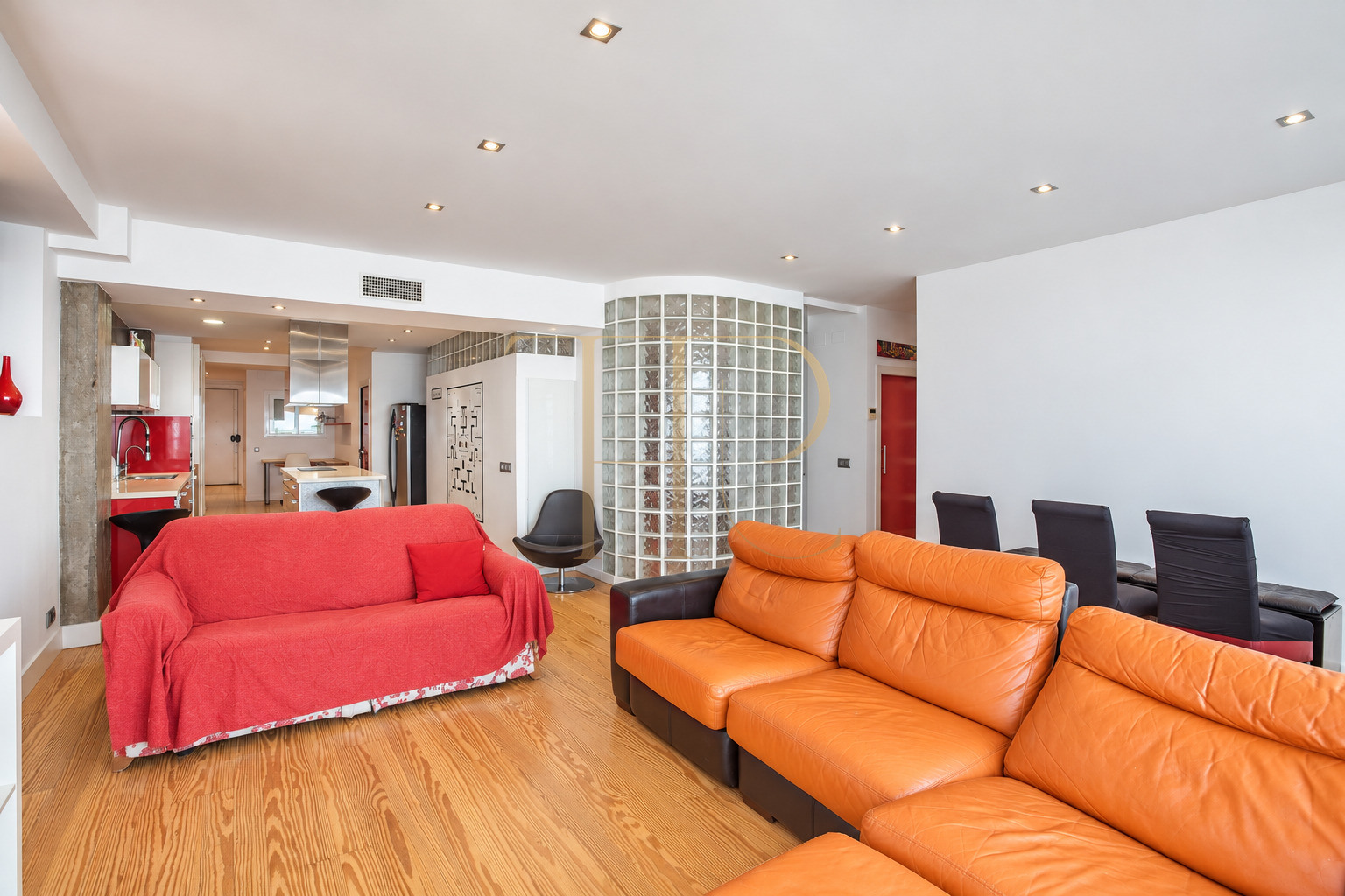 Apartment with private terrace for sale in Enric Granados, Barcelona