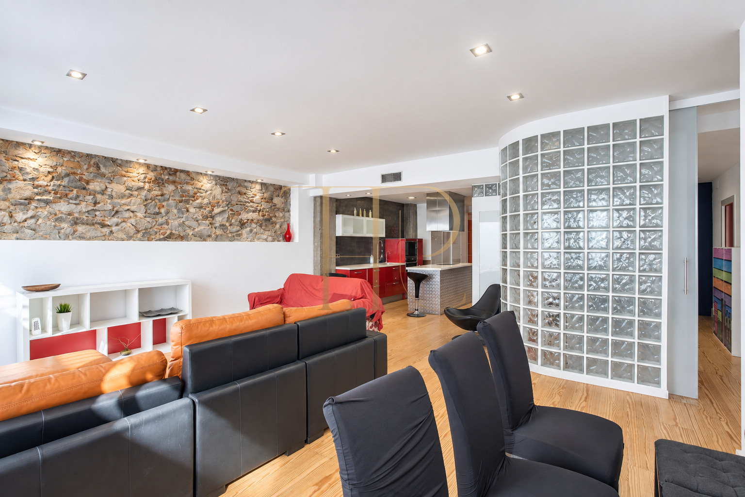 Apartment with private terrace for sale in Enric Granados, Barcelona