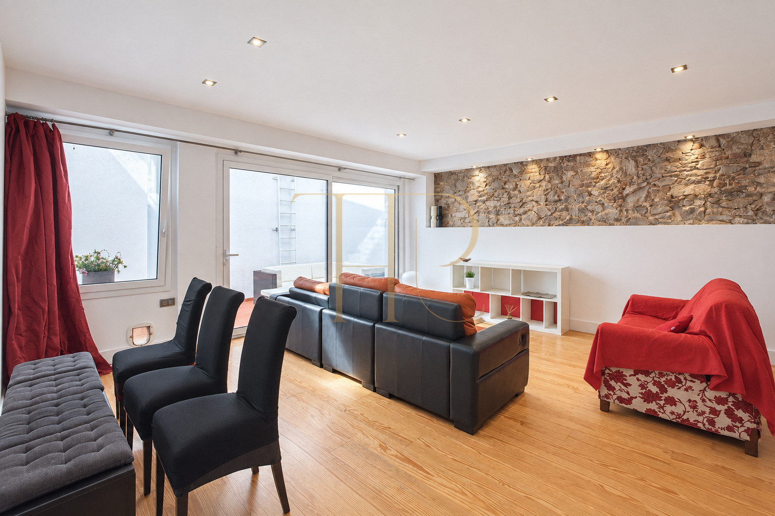 Apartment with private terrace for sale in Enric Granados, Barcelona