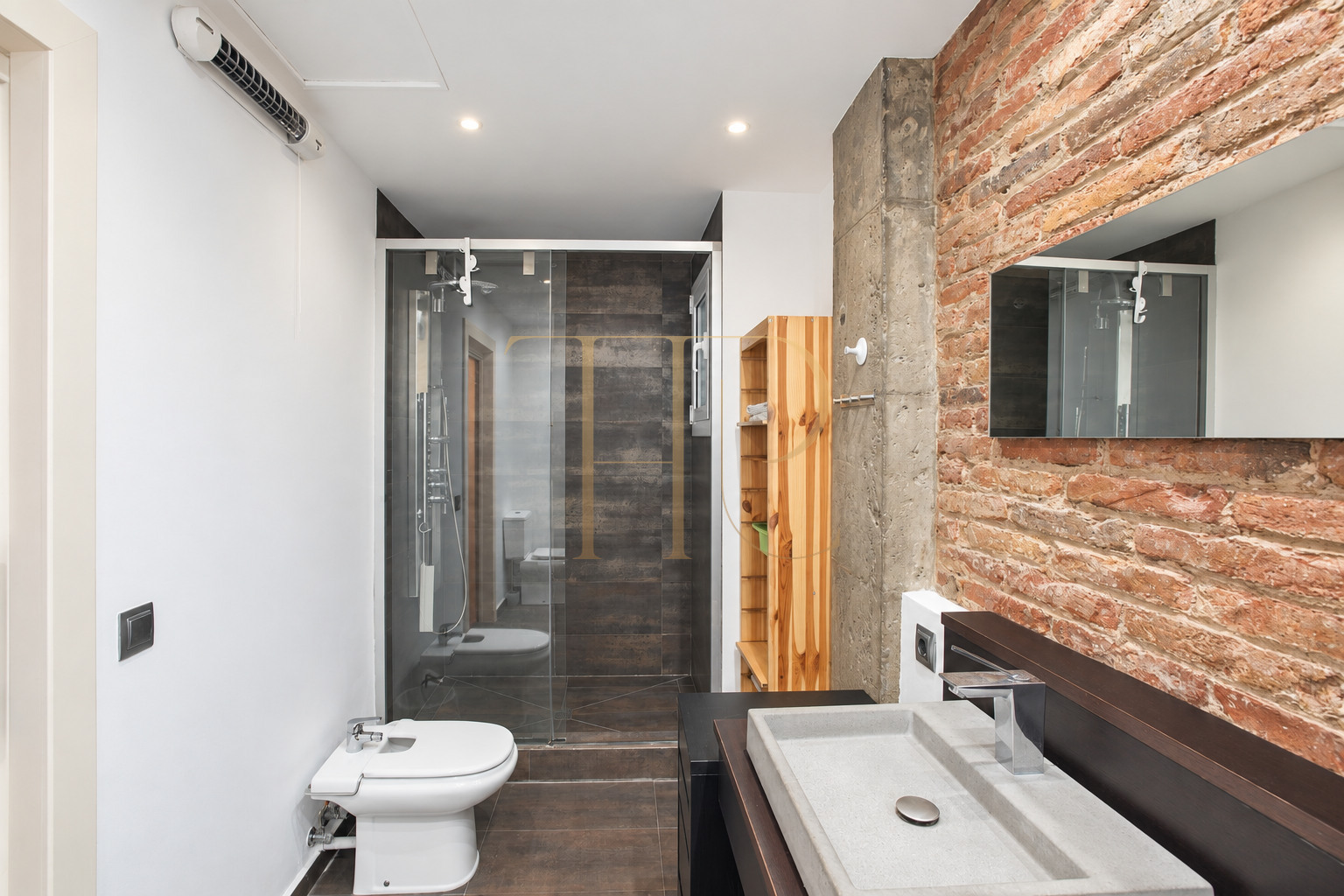 Apartment with private terrace for sale in Enric Granados, Barcelona