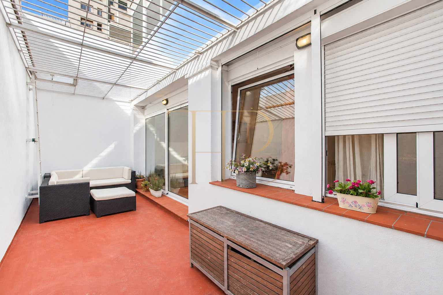 Apartment with private terrace for sale in Enric Granados, Barcelona