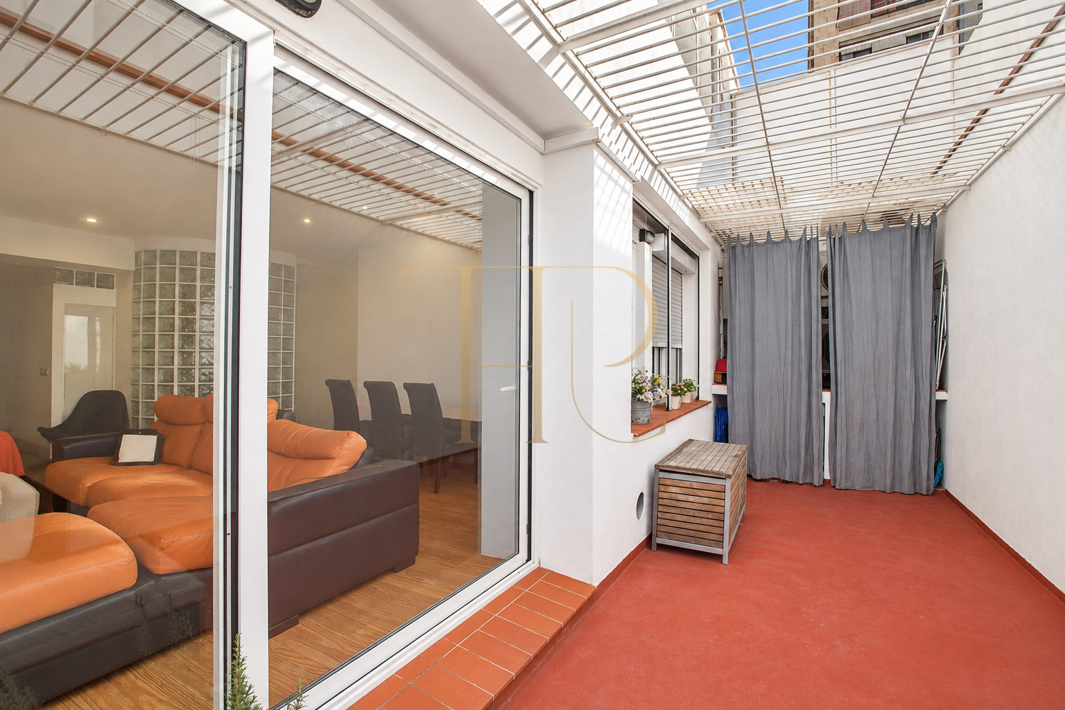 Apartment with private terrace for sale in Enric Granados, Barcelona