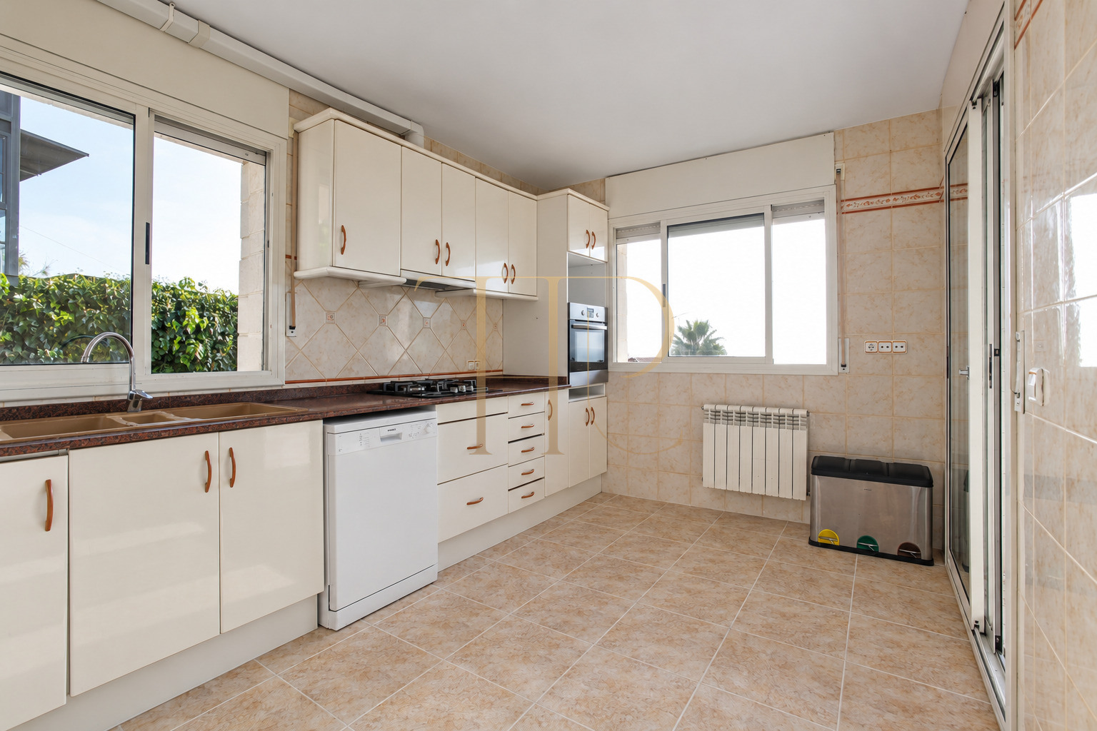 Sold house in Vallpineda, Sitges, with a pool and sea views