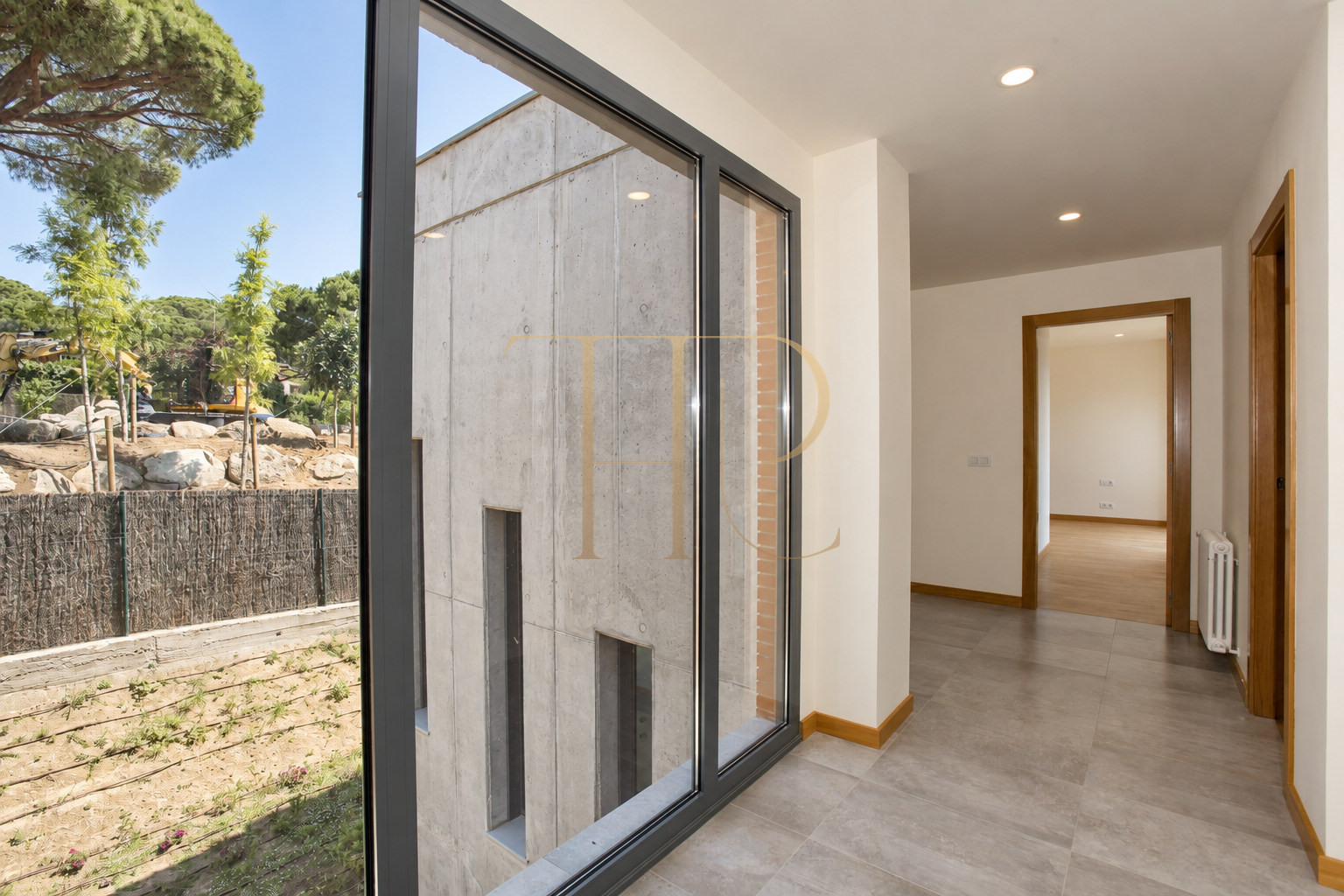 Author's architecture with a sea view. A great new modern house.