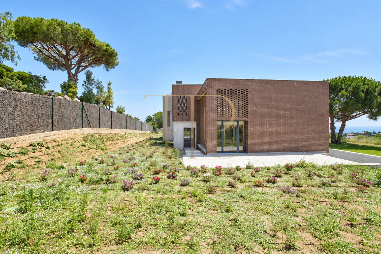 Author's architecture with a sea view. A great new modern house.