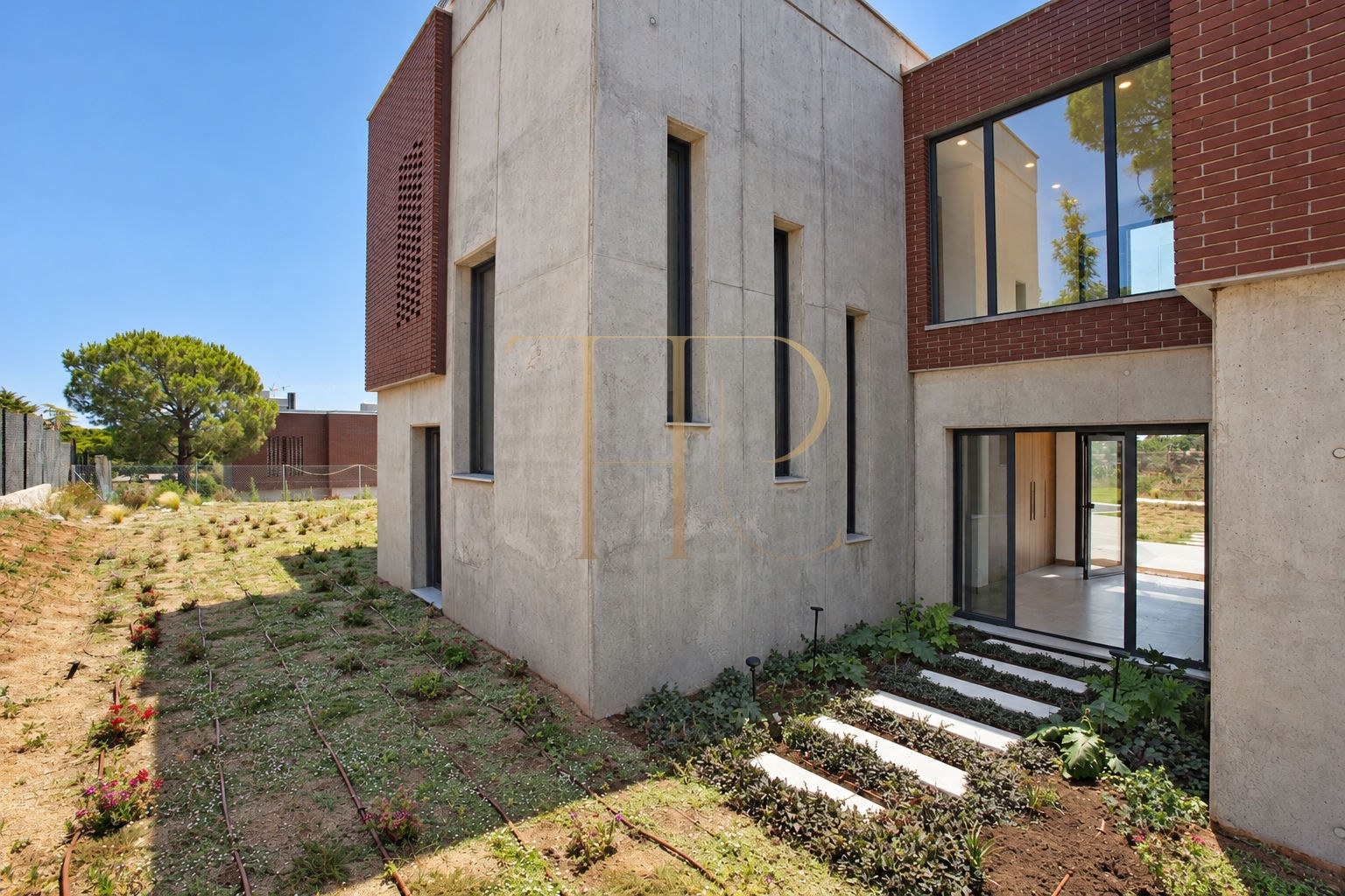 Author's architecture with a sea view. A great new modern house.