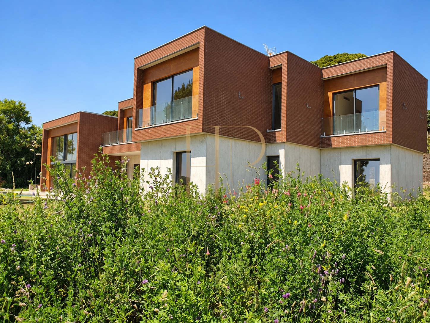 Author's architecture with a sea view. A great new modern house.