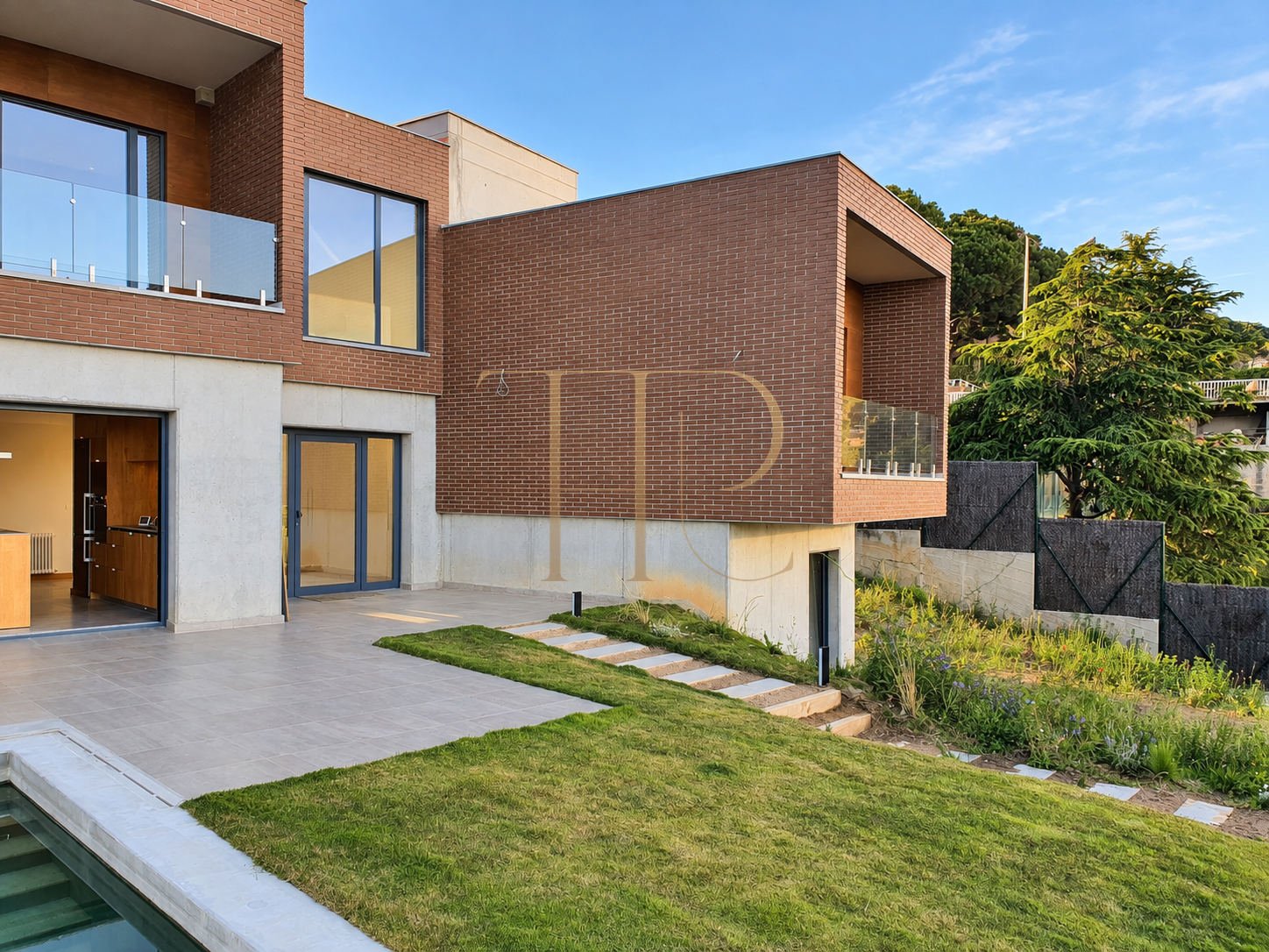 Author's architecture with a sea view. A great new modern house.