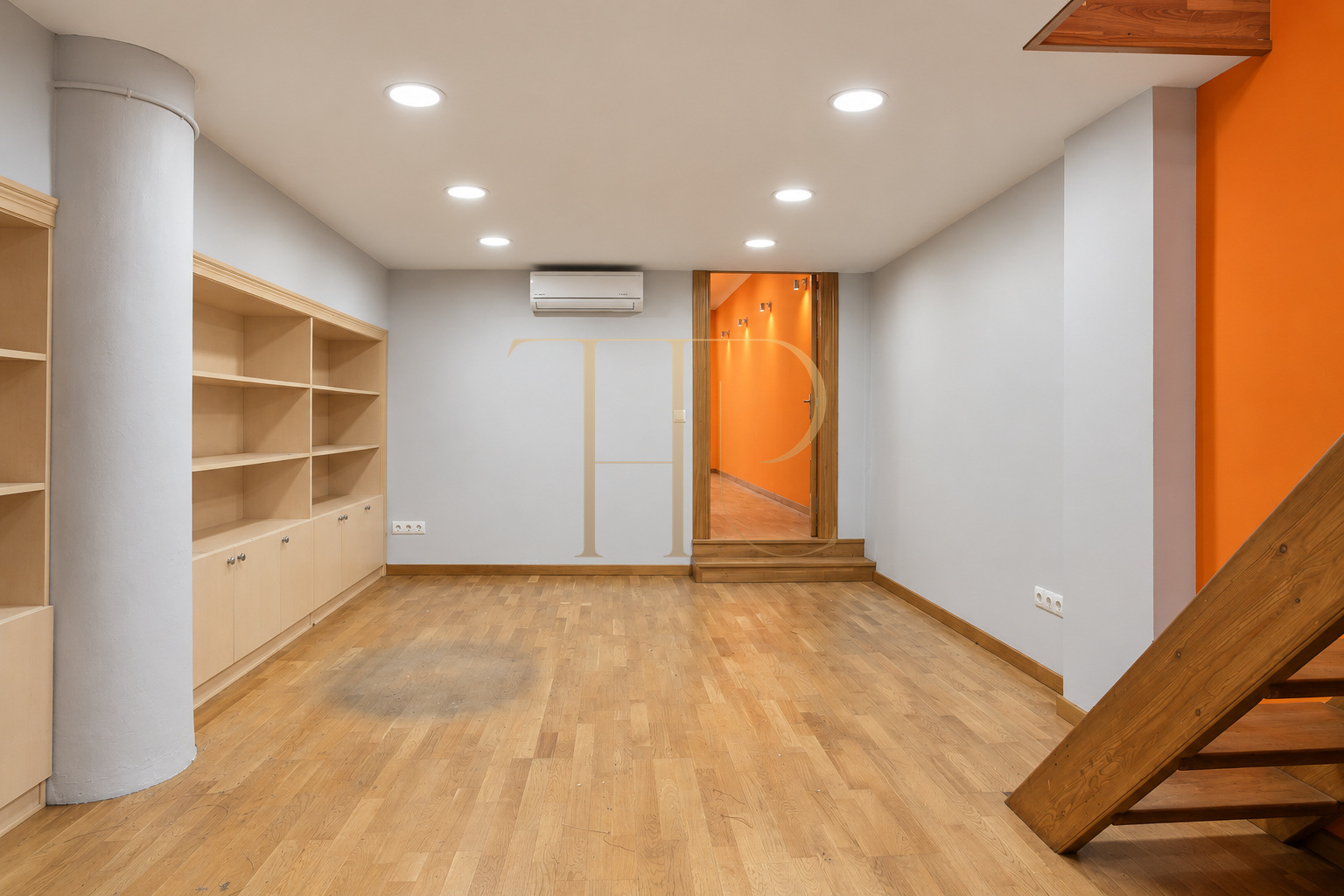 Shopfront premises in Sant Antoni, Barcelona — rented