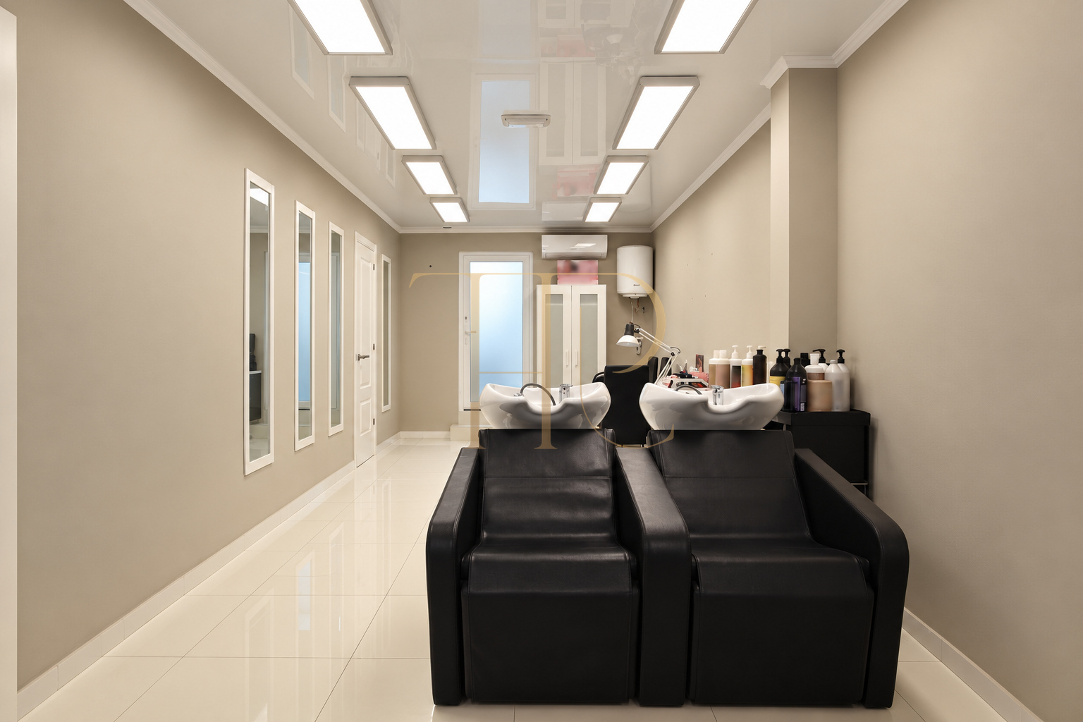 Hair and beauty premises with shopfront in Sant Antoni, Barcelona