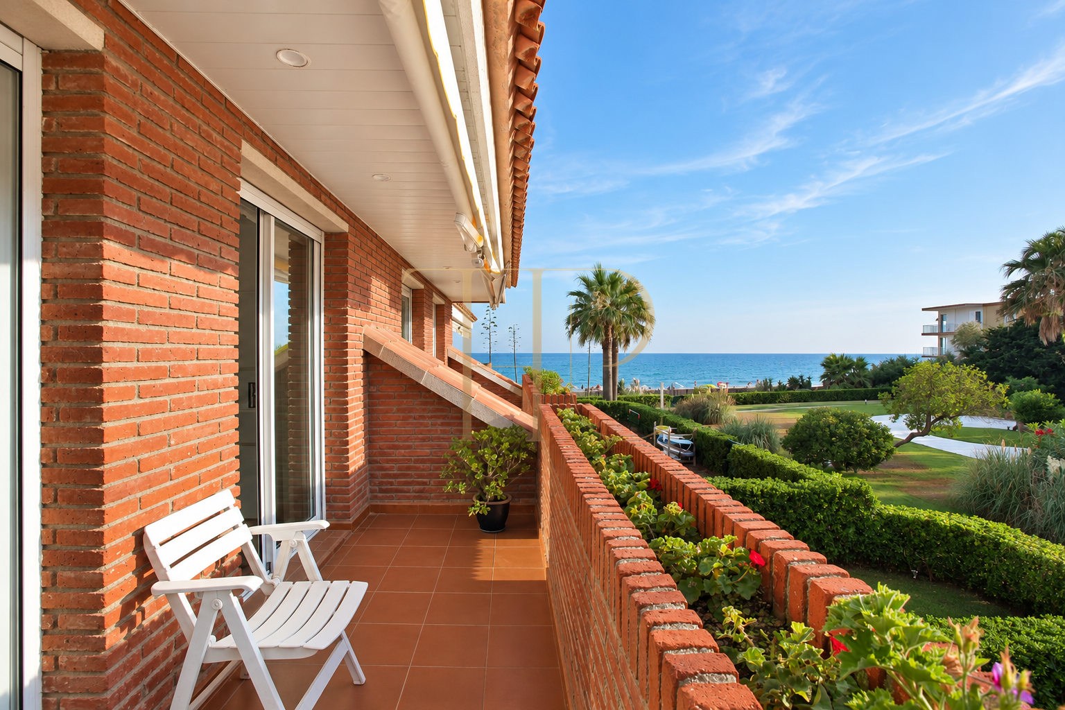 Sold townhouse with a private garden and direct beach access in Gavà Mar