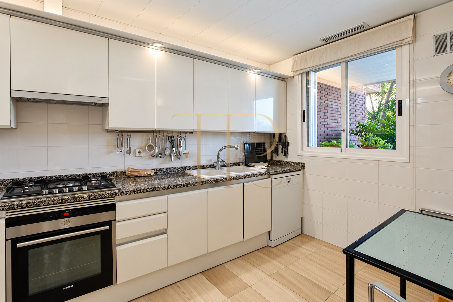 Sold townhouse with a private garden and direct beach access in Gavà Mar