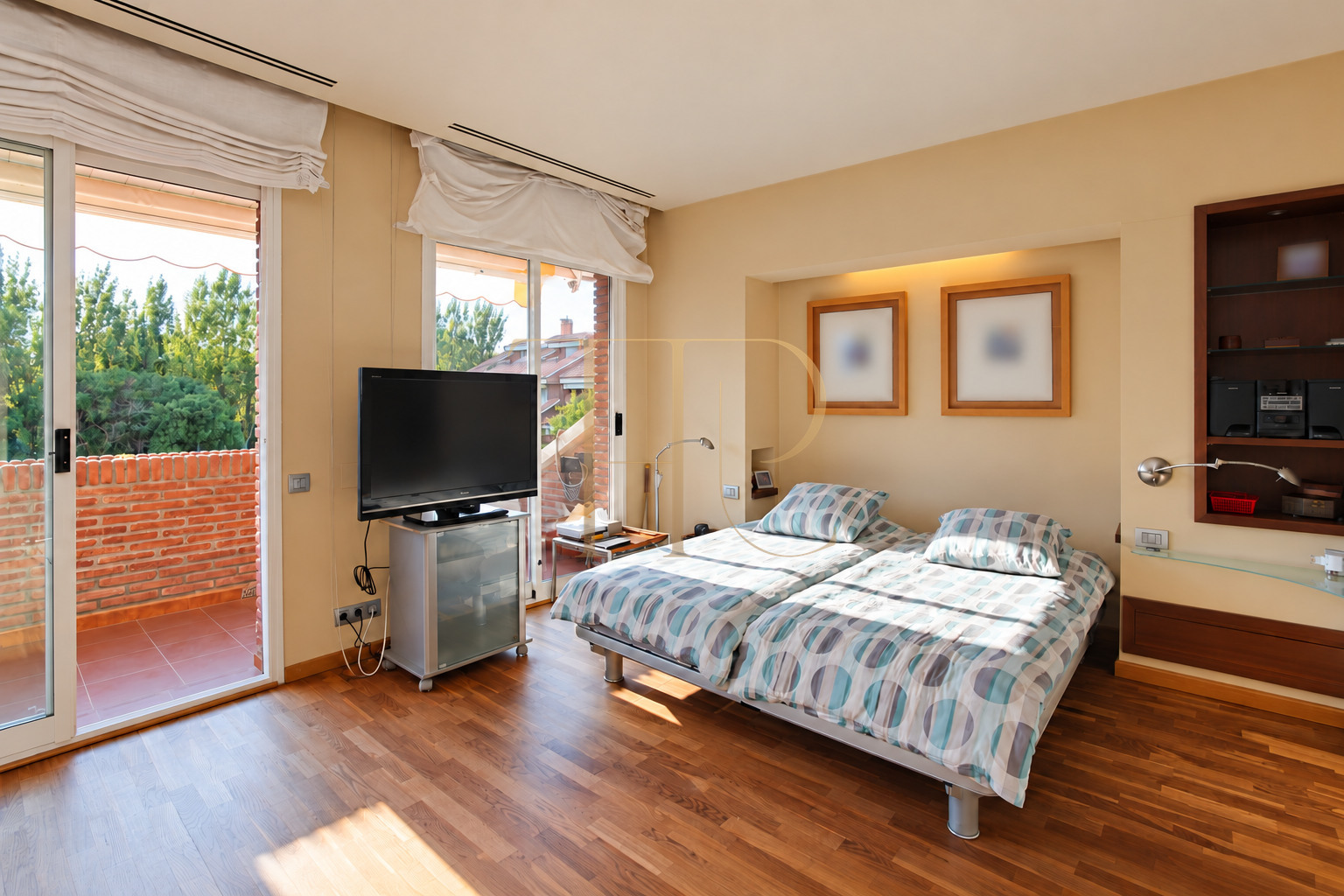 Sold townhouse with a private garden and direct beach access in Gavà Mar