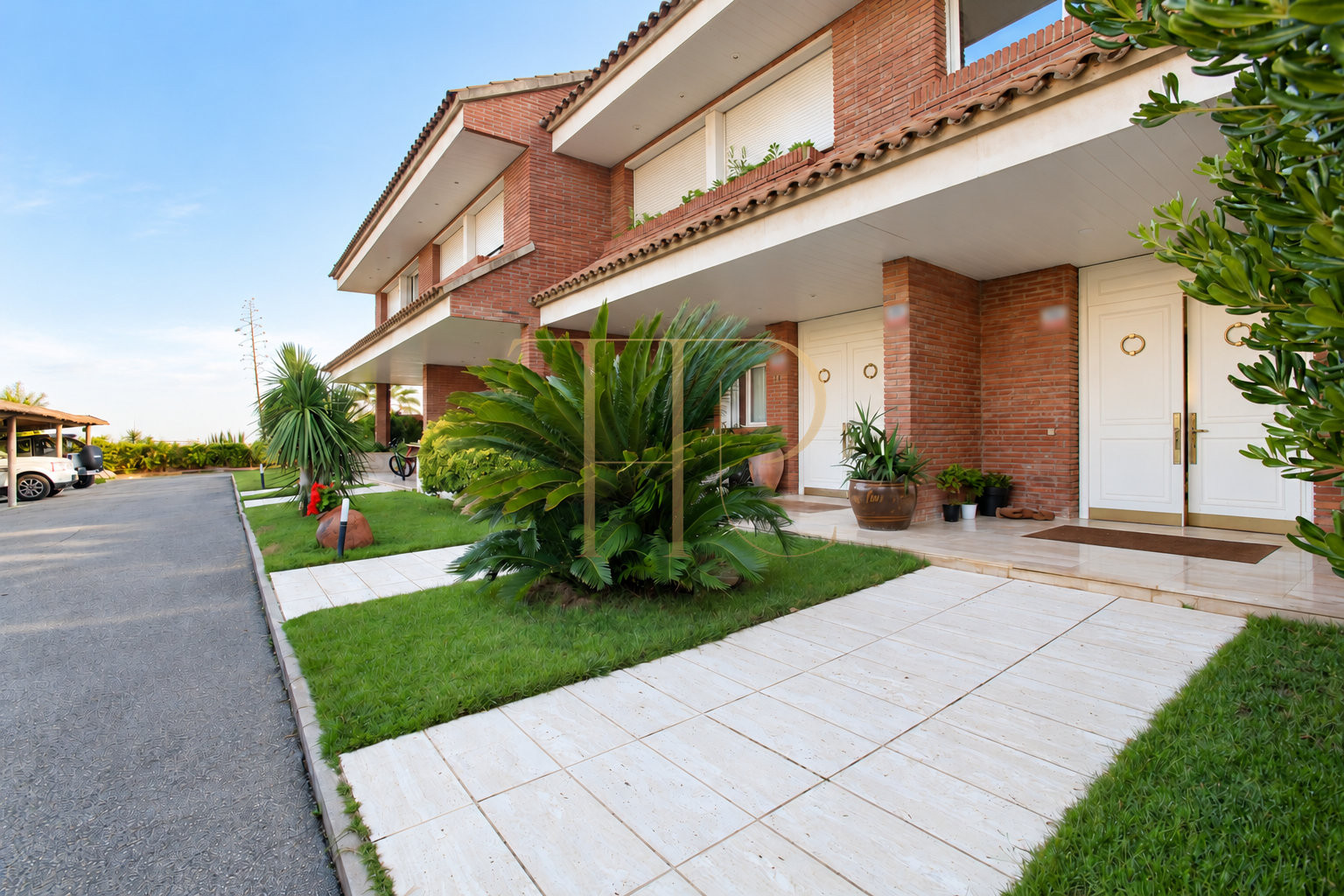 Sold townhouse with a private garden and direct beach access in Gavà Mar