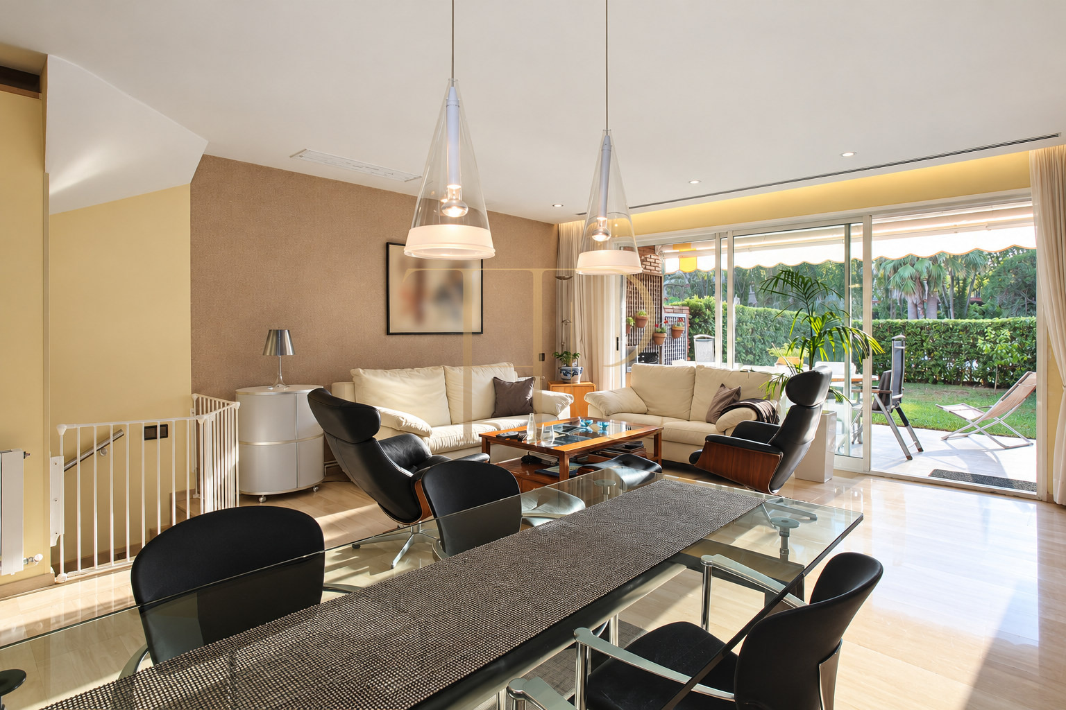 Sold townhouse with a private garden and direct beach access in Gavà Mar