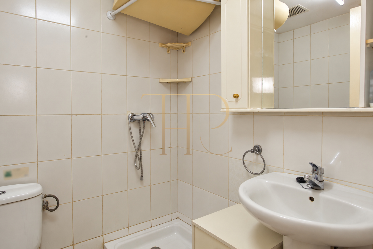 Spacious renovation apartment with communal pool in Castelldefels Playa
