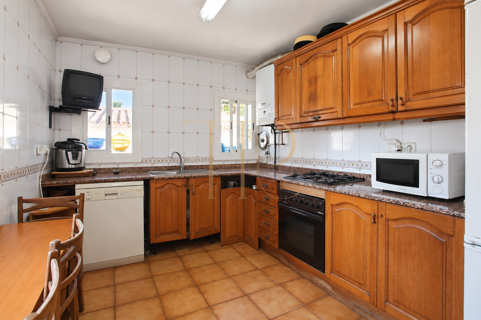 Spacious renovation apartment with communal pool in Castelldefels Playa