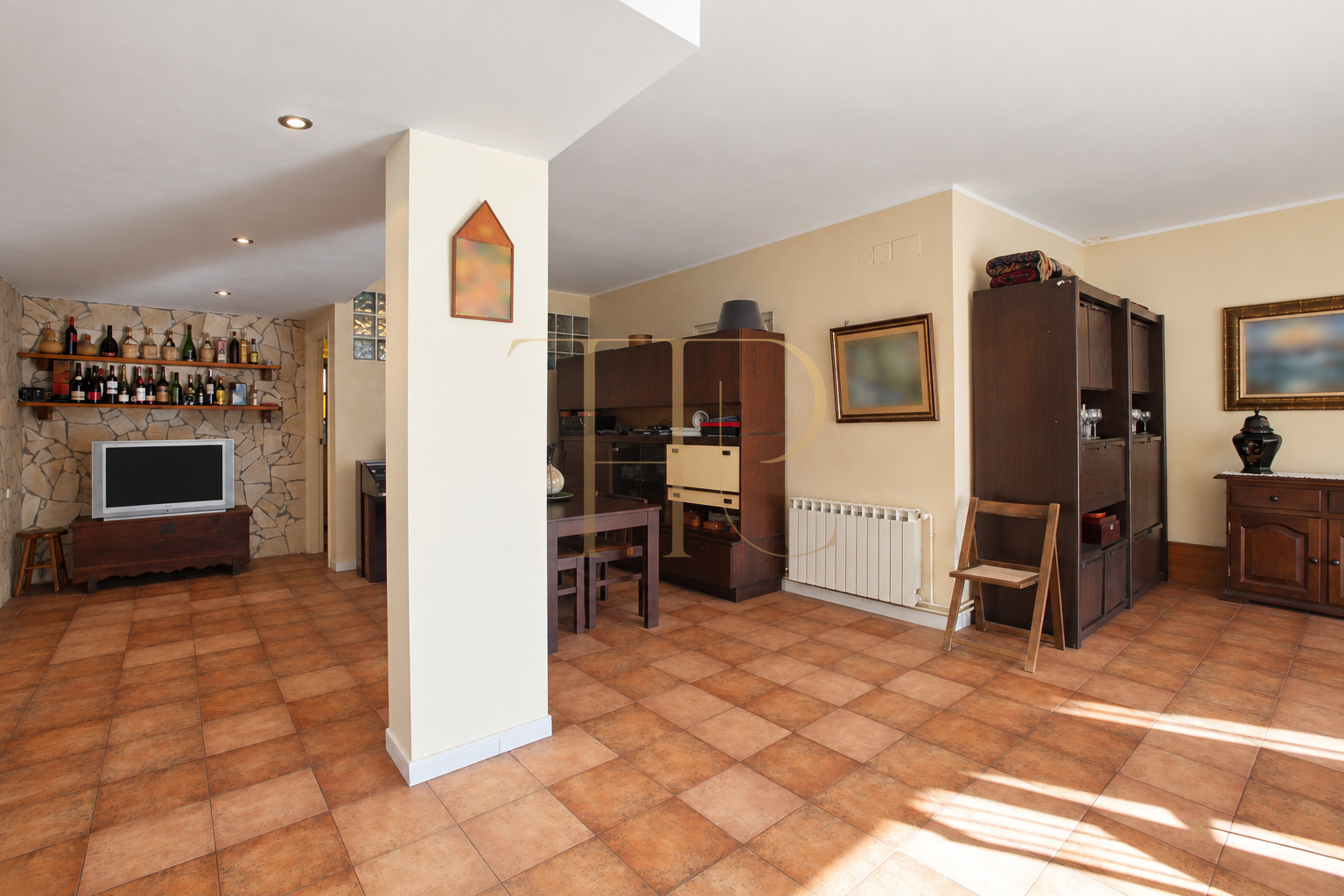 Spacious renovation apartment with communal pool in Castelldefels Playa
