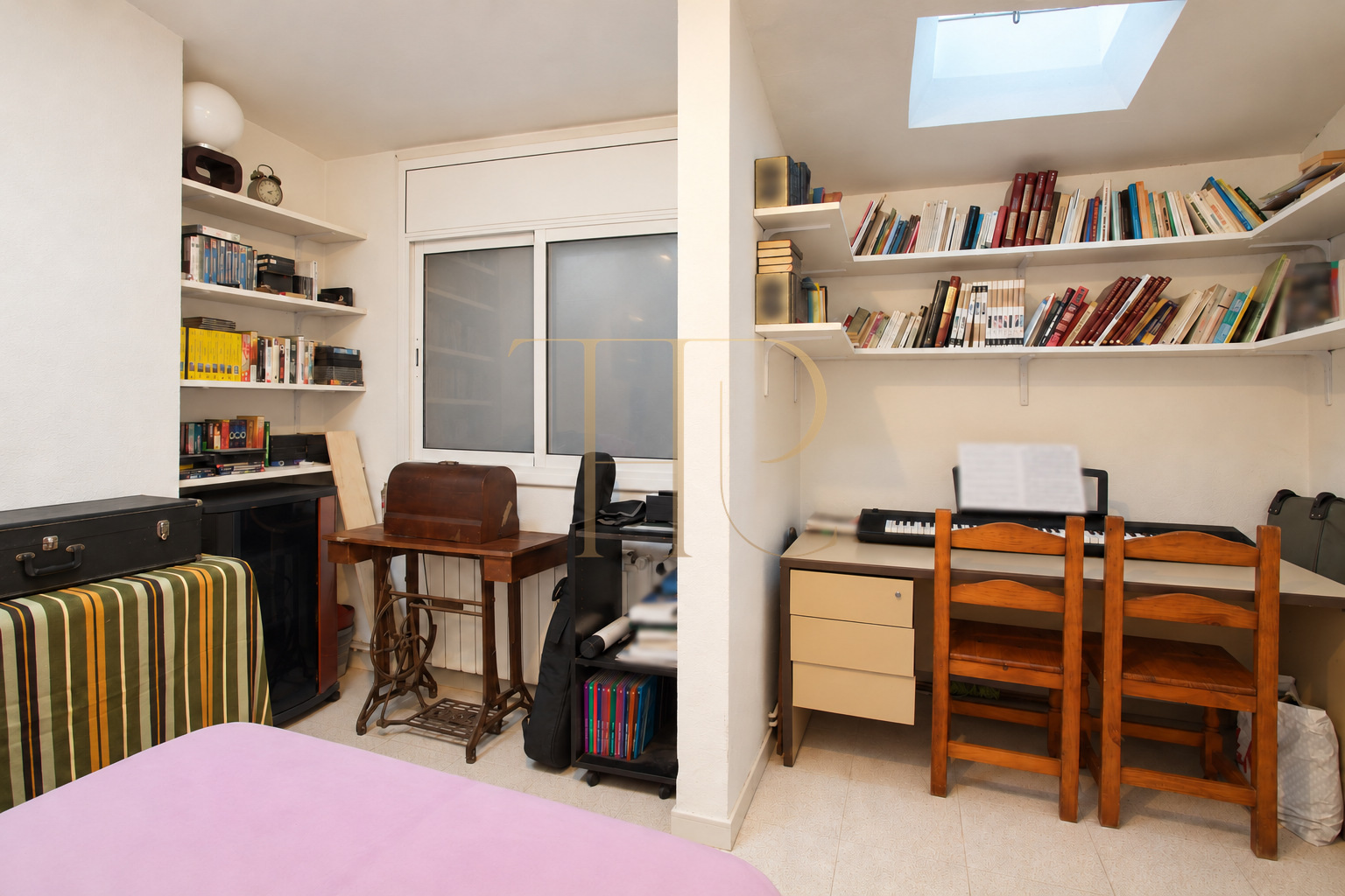 Spacious renovation apartment with communal pool in Castelldefels Playa