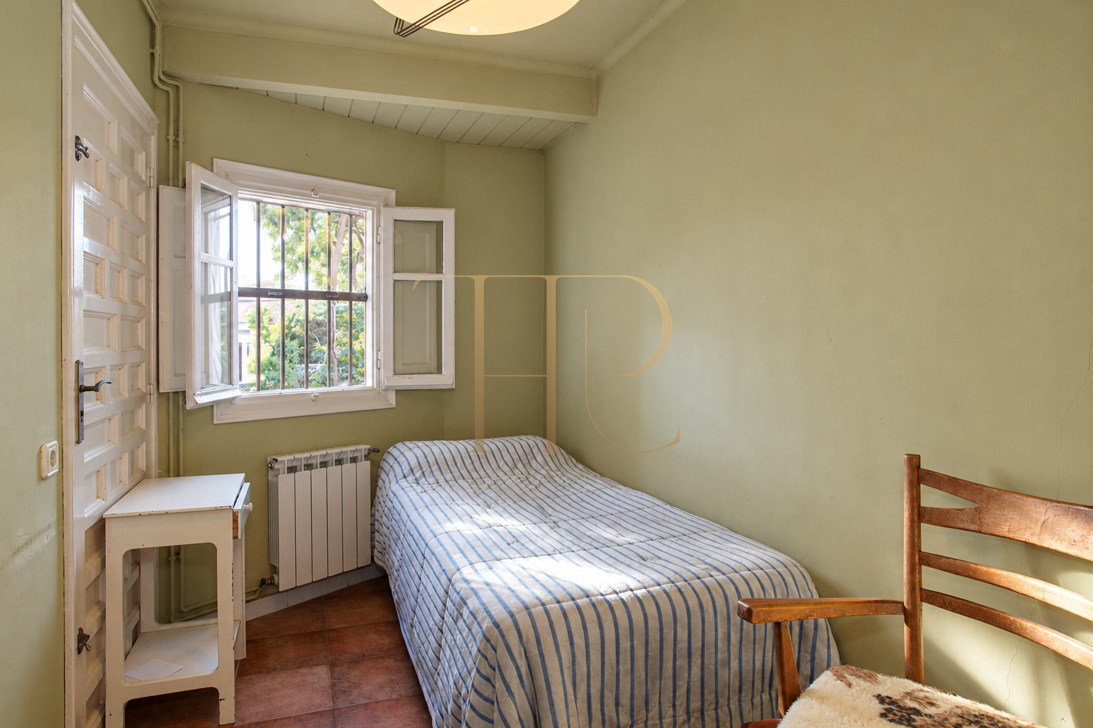 Spacious renovation apartment with communal pool in Castelldefels Playa